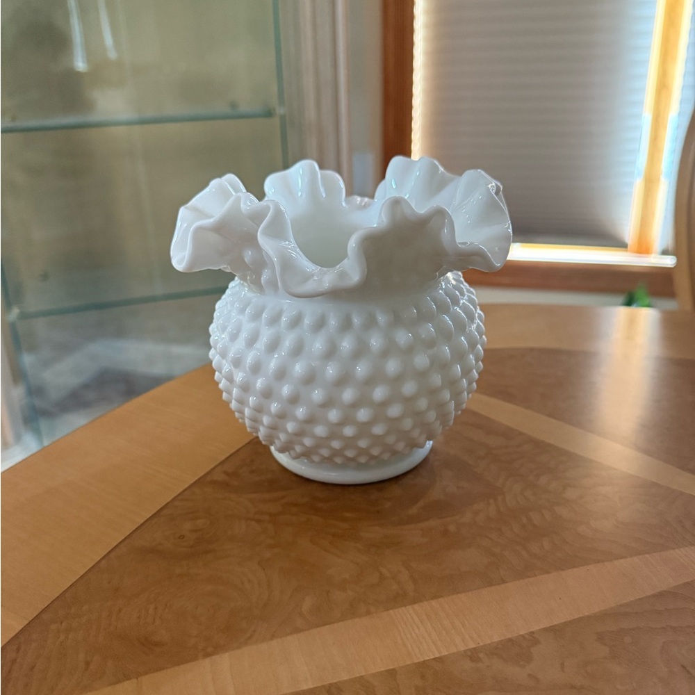 Fenton Hobnail bowl /vase white milk glass. - Picture 2 of 10